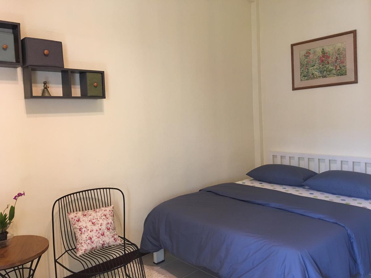 Fon Hostel Chiang Rai Rum bild